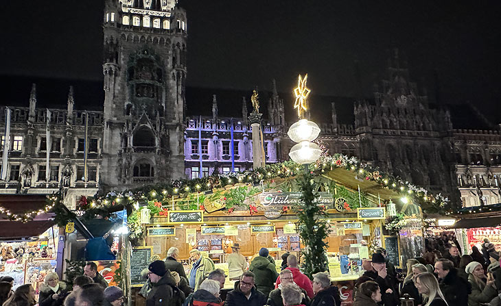 Bio-Glühweinalm Haas 2024 wieder auf dem Marienplatz (©Foto:Martin Schmitz)